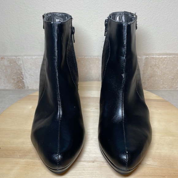 Life Stride Memory Foam Booties
Size 8.5 black - Picture 2 of 8